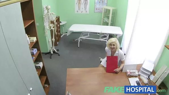 Baby Nicols pagavo vaikiną ir čiulpia, smogė.