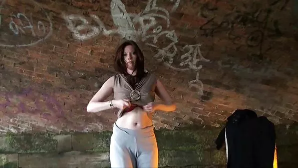 Mokytojas apdovanojo vietinį vėpla už kruopštų mokymąsi.