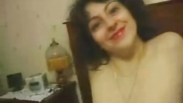 Pamotė sužinojo, kad Skylar visą naktį klajojo ir pagrasino, kad perduos ją tėčiui, jei ji nesujudins laižytojo.