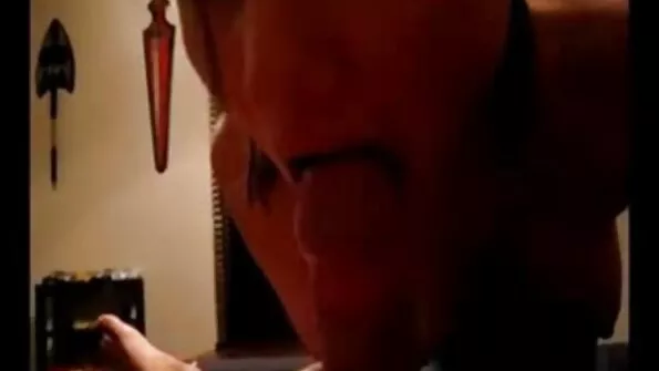 Mama ir dukra dalijasi sušikti gaidžiu ir linksmai cypia.