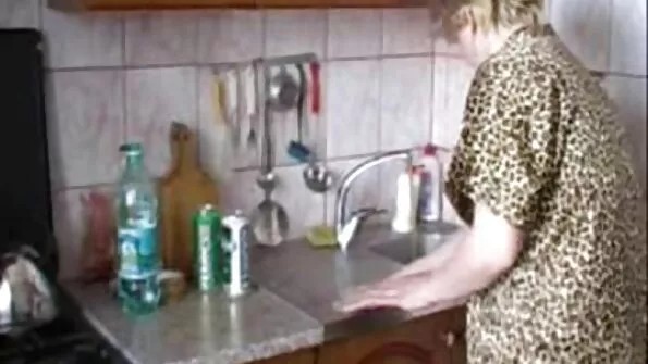 Mano geriausios draugės mama taip supyko, kad ji privertė mane dirbti su liežuviu.