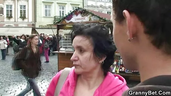 Vibratorius yra geriausias Ellos draugas ir jis vėl į verslą!.