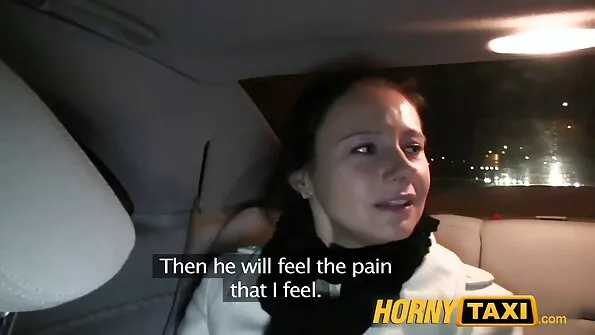 Jaunikliai išsitepė ledais ir laižė viską, kas įmanoma ir neįmanoma.