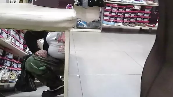 Isteriška juodaodė neteko savo vaikino.