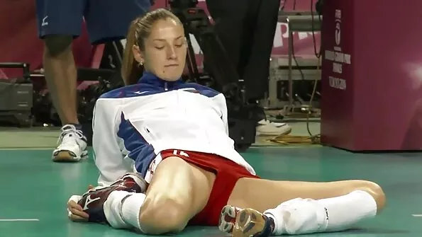 Pieno fontanai iš kabančių gražuolės Lexi melionų.
