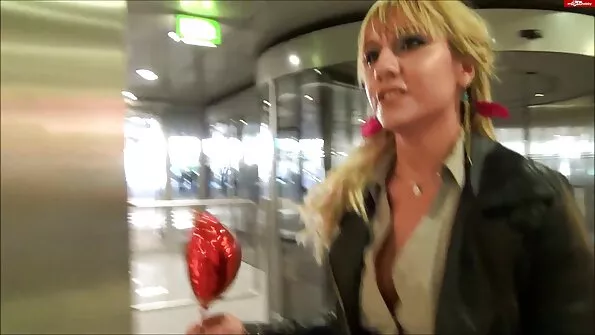 Išsikraustė iš buvusios telyčios į trobelę ir guodėsi asilo maklerio rankomis.